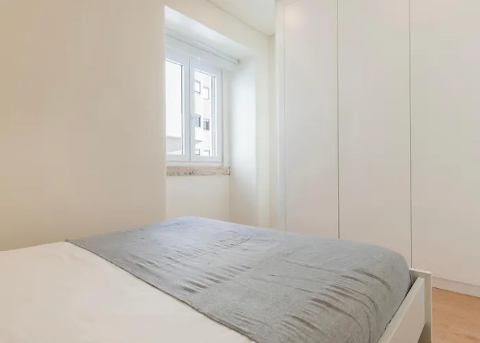 Apartmán Homely 2bdr With Terrace By Lovelystay