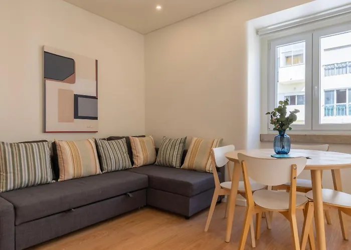 Apartmán Homely 2bdr With Terrace By Lovelystay