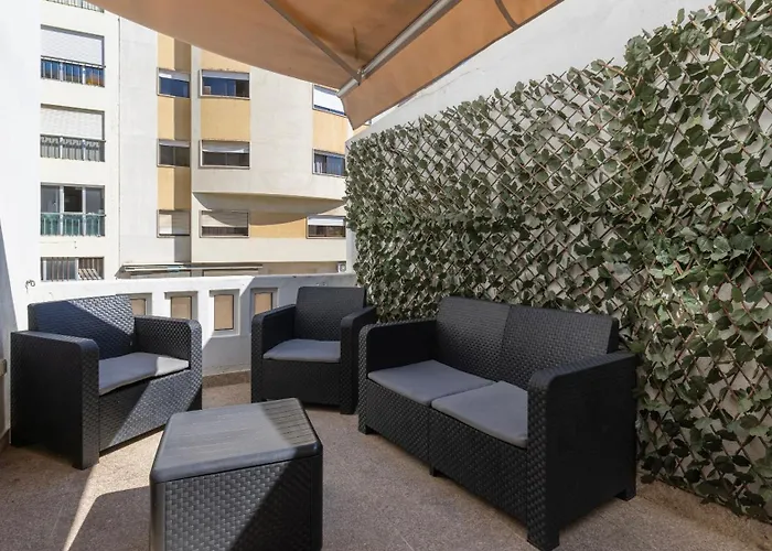 Homely 2bdr With Terrace By Lovelystay Apartmán