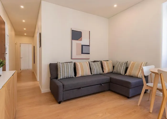 Apartmán Homely 2bdr With Terrace By Lovelystay
