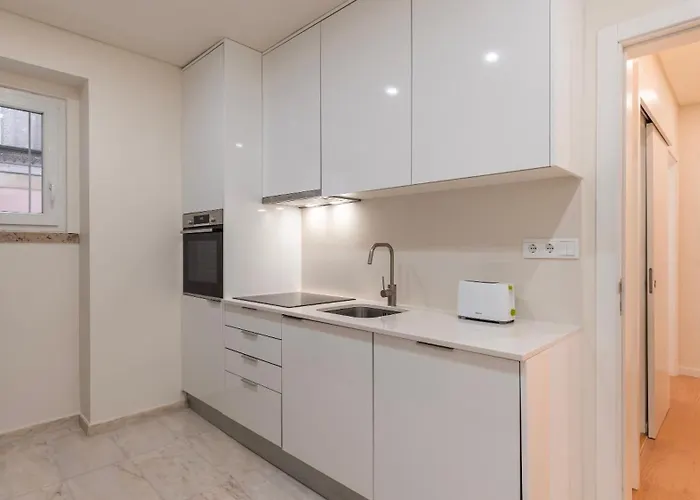 Apartmán Homely 2bdr With Terrace By Lovelystay