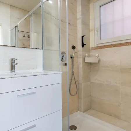 Homely 2bdr With Terrace By Lovelystay 公寓 *