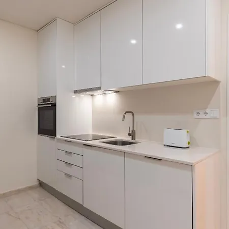 Apartment Homely 2bdr With Terrace By Lovelystay